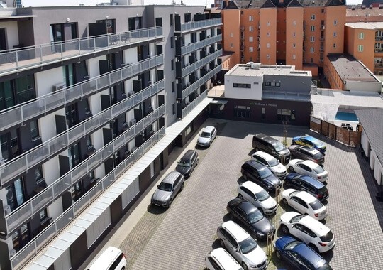 EFI Palace Parking